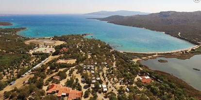 Luxuscamping - Sardinien - Panoramablick auf den Campingplatz - Luxusmobilheim von Gebetsroither am Camping Capo D`orso